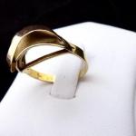 Gold ring with ripple, yellow and rose gold