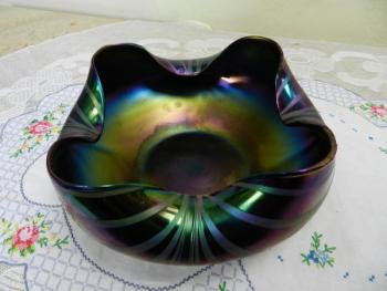 Glass Bowl - iridescent glass - Wilhelm Kralik Sohn (Co.) (18811938) - 1900