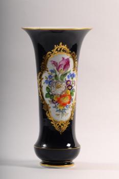 A big dark blue porcelain vase with a painting of