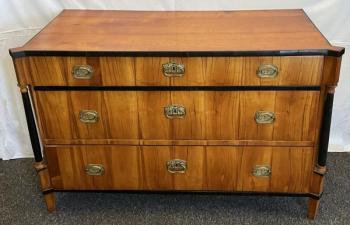Chest of drawers with black columns - Biedermeier
