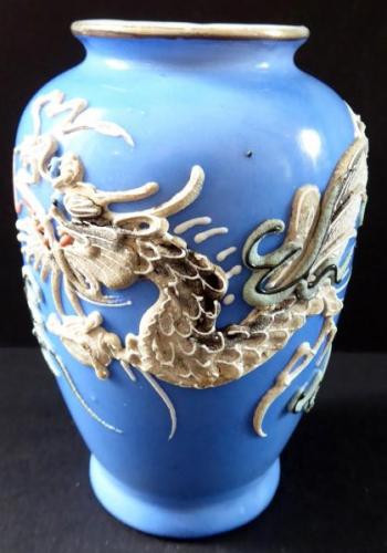 Small blue vase - gray Chinese dragon