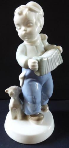 Boy with accordion and dog - Dux