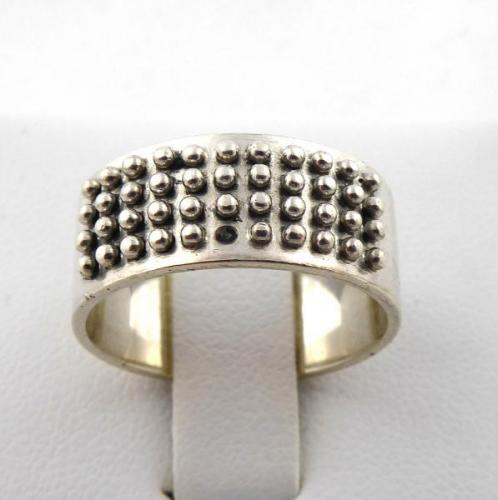 Silver ring with balls Silver ring with balls