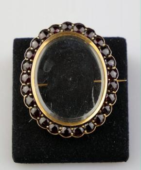 Brooch with Garnet - gold, Czech garnet - 1890 Brooch with Garnet - gold, Czech garnet - 1890