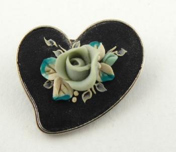 114. BROOCH 114. BROOCH