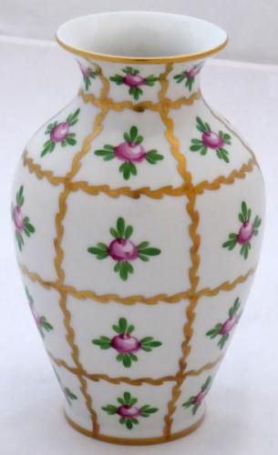 Vase with roses and golden lattice - Herend, Hunga Vase with roses and golden lattice - Herend, Hunga