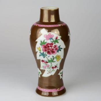 Porcelain Vase - white porcelain - 1730 Porcelain Vase - white porcelain - 1730