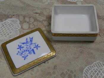Box - porcelain - 1930 Box - porcelain - 1930