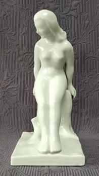 Porcelain Lady Figurine - 1930 Porcelain Lady Figurine - 1930