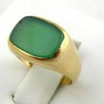 Gold ring with natural chrysoprase Gold ring with natural chrysoprase