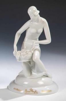 Porcelain Girl Figurine - Rosenthal, návrh Gerhard Schliepstein - 1929 Porcelain Girl Figurine - Rosenthal, návrh Gerhard Schliepstein - 1929