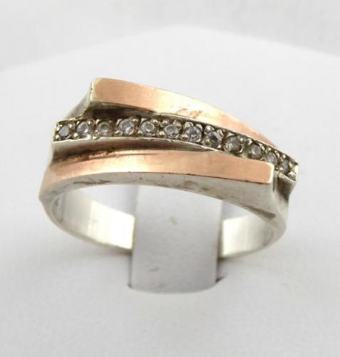 Ring with zircons Ring with zircons