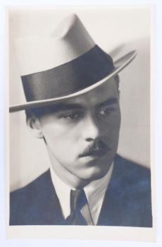 Portrait of Man - Photography - paper - Josef Sudek - 1935 Portrait of Man - Photography - paper - Josef Sudek - 1935