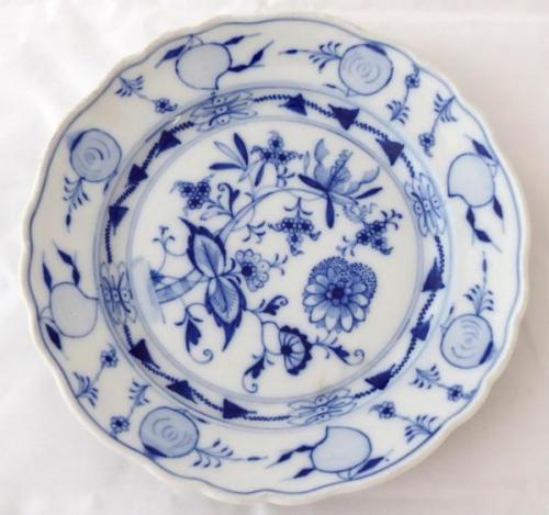 Plate with traditional onion pattern Plate with traditional onion pattern