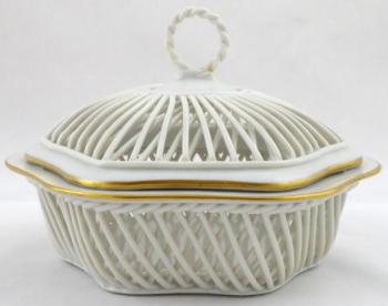 Dish - porcelain - 1930 Dish - porcelain - 1930