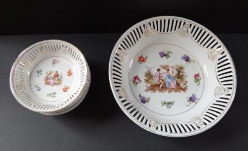 Bowl with bowls - Gallant scene Bowl with bowls - Gallant scene