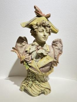 Porcelain Girl Figurine - AMPHORA, Riessner-Stellmacher a Kessel - 1900 Porcelain Girl Figurine - AMPHORA, Riessner-Stellmacher a Kessel - 1900