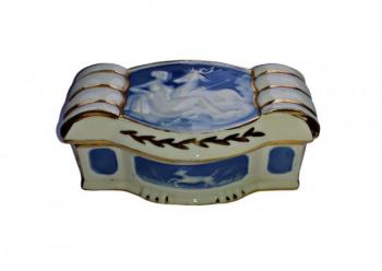 Box - porcelain - 1890 Box - porcelain - 1890