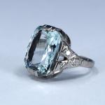 Au 585/1000/ 7.85 g, aquamarine 12.6 ct, brilliant-cut diamonds approx. 0.42 ct Au 585/1000/ 7.85 g, aquamarine 12.6 ct, brilliant-cut diamonds approx. 0.42 ct