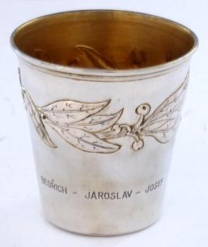 Silver tumbler with laurel wreath Silver tumbler with laurel wreath