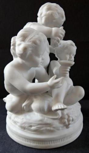 Biscuit sculpture with a goblet - Unterweissbach Biscuit sculpture with a goblet - Unterweissbach