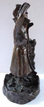 Bronze statue of a girl - Finsk Lotte, Lotta-Svärd Bronze statue of a girl - Finsk Lotte, Lotta-Svärd
