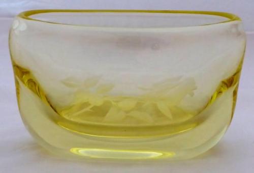Yellow jardiniere, cut rose - Miloslav Klinger Yellow jardiniere, cut rose - Miloslav Klinger