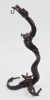 211. CHINESE DRAGON STAND 211. CHINESE DRAGON STAND