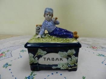 Dose - majolica - 1920 Dose - majolica - 1920