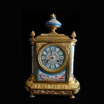 Bronze clock with miniatures Bronze clock with miniatures