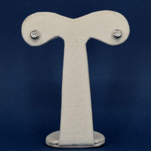 Au 750/1000/ 2,00 g, brilliant cut diamonds 2 x 0,10 ct Au 750/1000/ 2,00 g, brilliant cut diamonds 2 x 0,10 ct