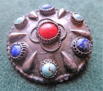 Brooch silver beaten with stones Brooch silver beaten with stones