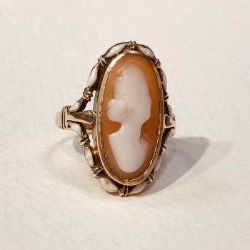 Ladies' Gold Ring - 1910 Ladies' Gold Ring - 1910