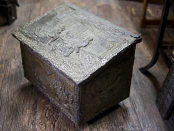 Chest - wood, sheet - 1880 Chest - wood, sheet - 1880