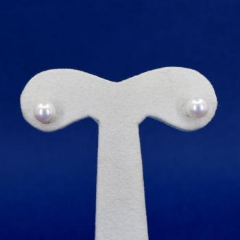 Pearl earings Pearl earings