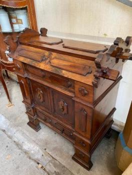 Commode - 1940 Commode - 1940