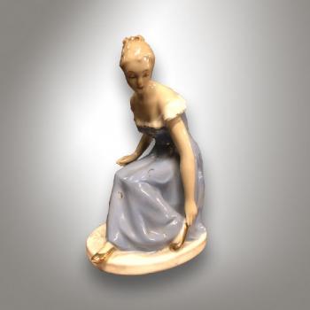 Porcelain Figurine - porcelain - 1930 Porcelain Figurine - porcelain - 1930