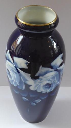 Cobalt porcelain vase with roses - Eichwald Cobalt porcelain vase with roses - Eichwald
