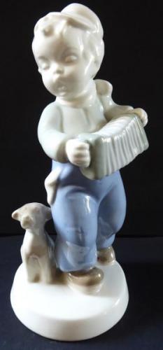 Boy with accordion and dog - Dux Boy with accordion and dog - Dux