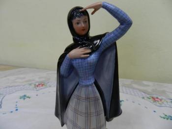 Porcelain Figurine - white porcelain - Estremadura Mulher Portugal - 1960 Porcelain Figurine - white porcelain - Estremadura Mulher Portugal - 1960