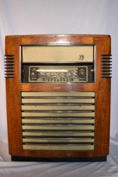 Gramophone - maple veneer, walnut veneer - Tesla - 1950 Gramophone - maple veneer, walnut veneer - Tesla - 1950