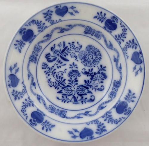Plate with onion pattern - Opaque Wilhelmsburg Plate with onion pattern - Opaque Wilhelmsburg