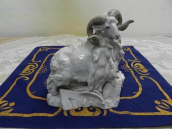 Porcelain Figurine - porcelain, white porcelain - 1930 Porcelain Figurine - porcelain, white porcelain - 1930