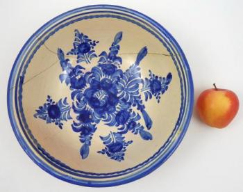 Bowl - faience - 1975 Bowl - faience - 1975
