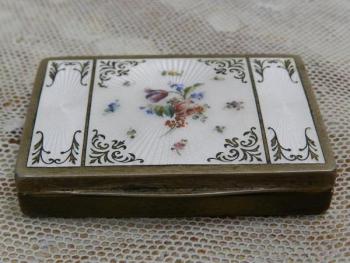 tin of metal - brass, enamel - 1900 tin of metal - brass, enamel - 1900