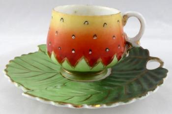 Cup with saucer - Strawberry Cup with saucer - Strawberry