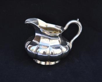 Small teapot - silver - 1866 Small teapot - silver - 1866