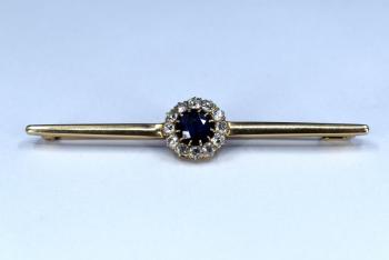 Gold saphire brooch Gold saphire brooch