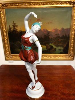 Porcelain Dancer Figurine - Hutschenreuther - 1920 Porcelain Dancer Figurine - Hutschenreuther - 1920