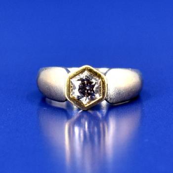 Gold ring with diamond 0,90 ct Gold ring with diamond 0,90 ct